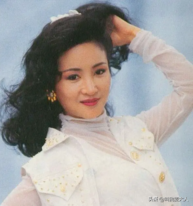 香江美人狄波拉的成名史，及她和谢贤、赌王之