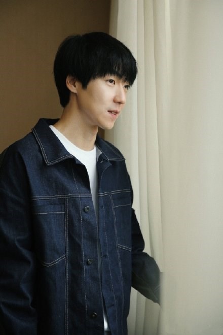 《扫黑风暴》孙兴生活照，穿衣帅气似韩剧男主，一点不像纨绔子弟