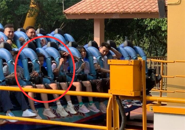 全红婵找不回缺失的童年！幼年没钱坐过山车，如今连坐6遍却无趣