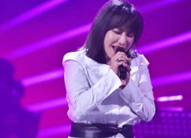 天后被现场教唱歌，场面一度非常尴尬，看来当