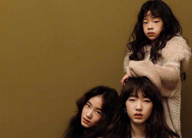 小S与大女儿合体出席活动，许曦文比妈妈高半个头，搞笑抢C位