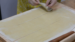 自制花生酱香浓味香，烙个千层饼层次分明又柔软，好吃易消化