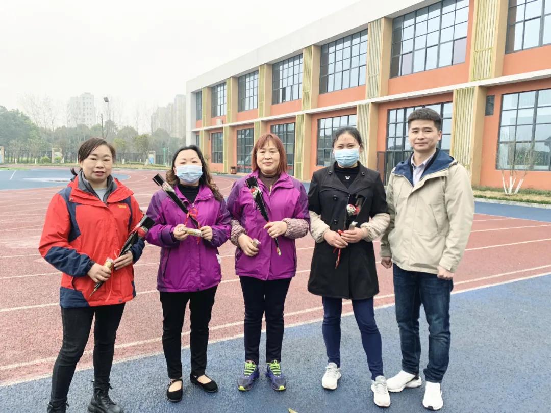 把春天送给你丨记双流区实小外国语学校三·八国际妇女节特别活动