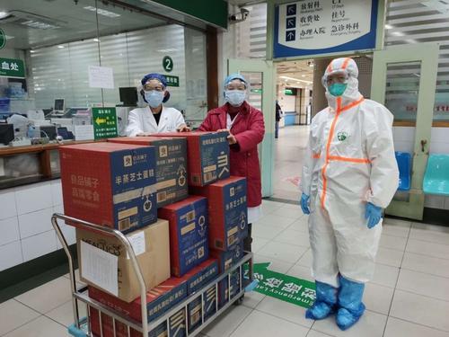 中国零食大王杨红春：弃30万年薪，卖房开小店，一年卖78亿零食
