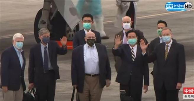 拜登派�好友�訪台包藏禍心，蔡英文會見時，演習炮聲響起