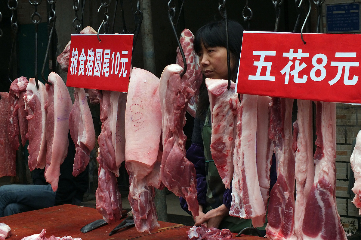 4月10日，猪价跌破“底线”，猪肉要降回“起跑线”？预测来了