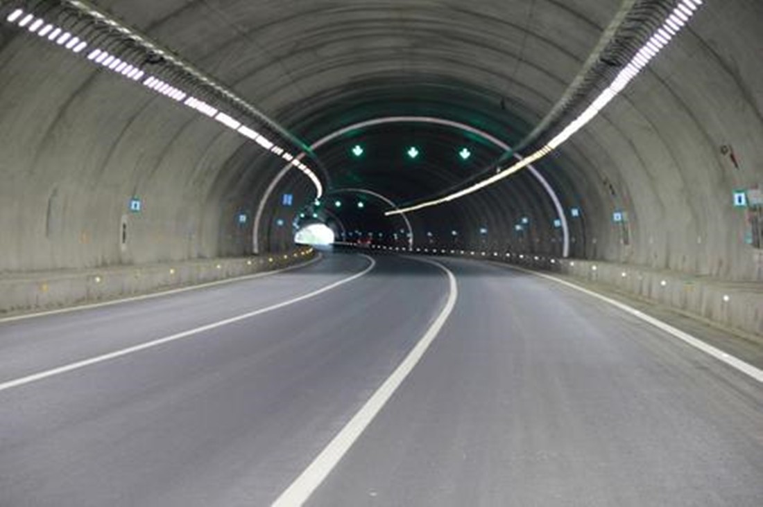 学会这些隧道开车技巧，行车安全可提升100%