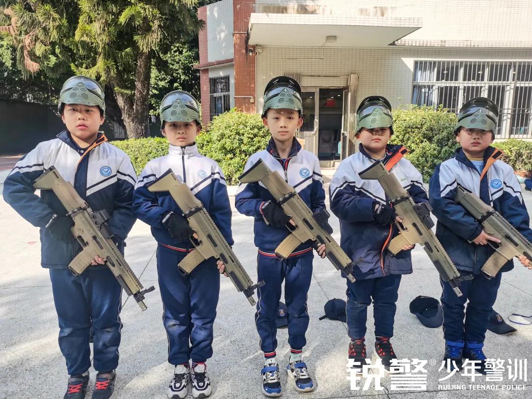 锐警少年警训：海珠区新港中路小学假前安全特警护卫营圆满收官