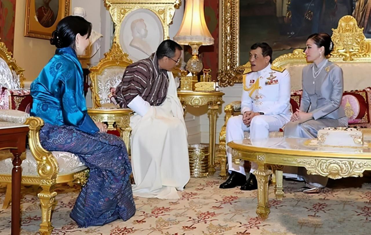 泰国王室后宫又开撕！废妃复宠却被爆1000多张不雅照？