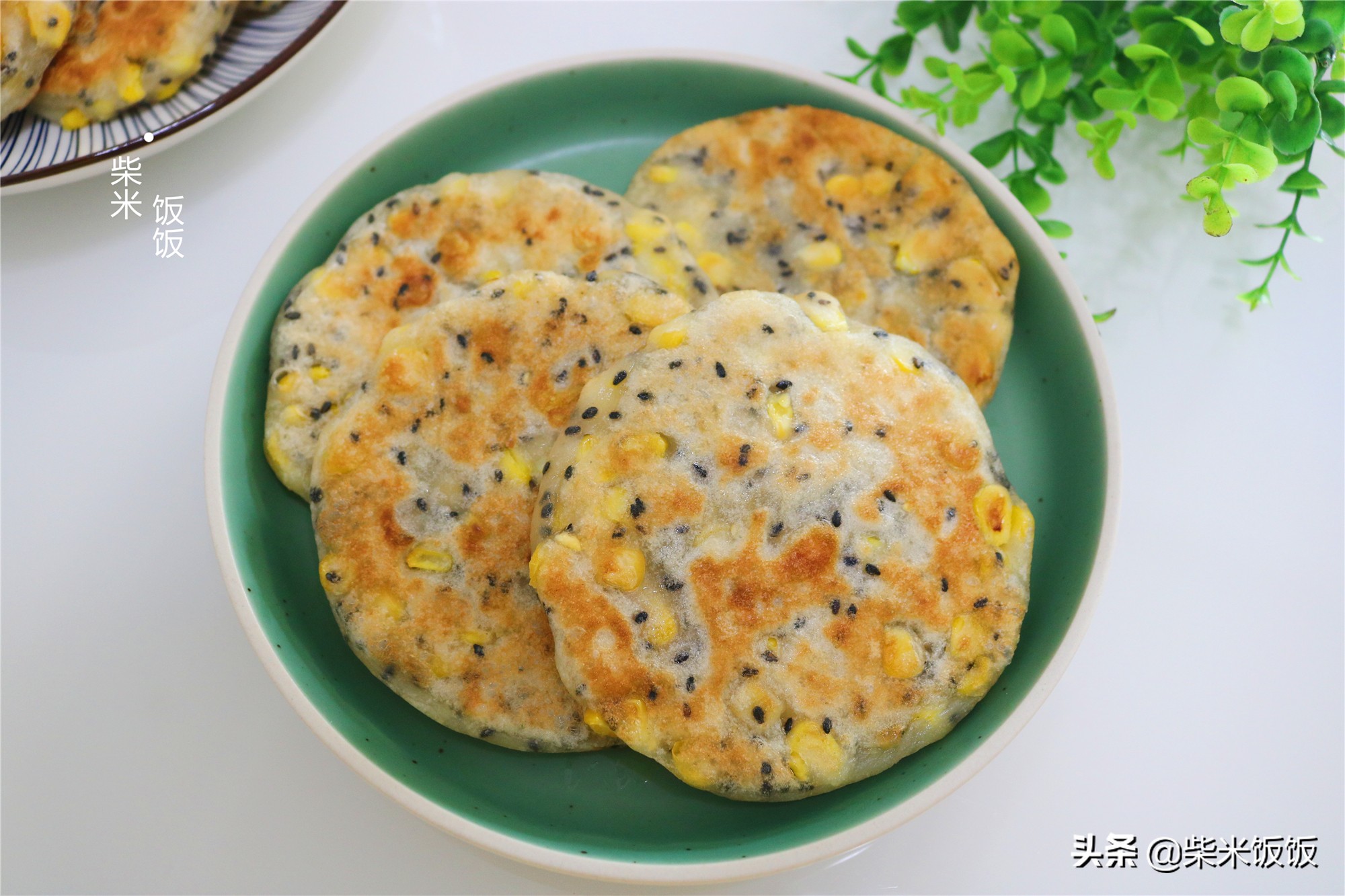 夏季玉米正鮮嫩，搭配這兩種麵粉烙餅，又香又軟，早餐吃很合適