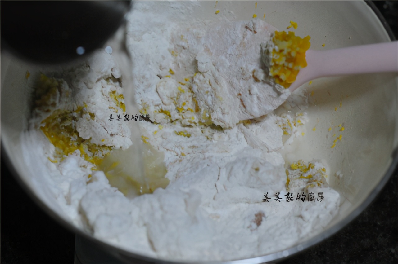 南瓜加一把小米，上鍋一蒸，清爽柔軟，香甜爽口，當早餐最開胃