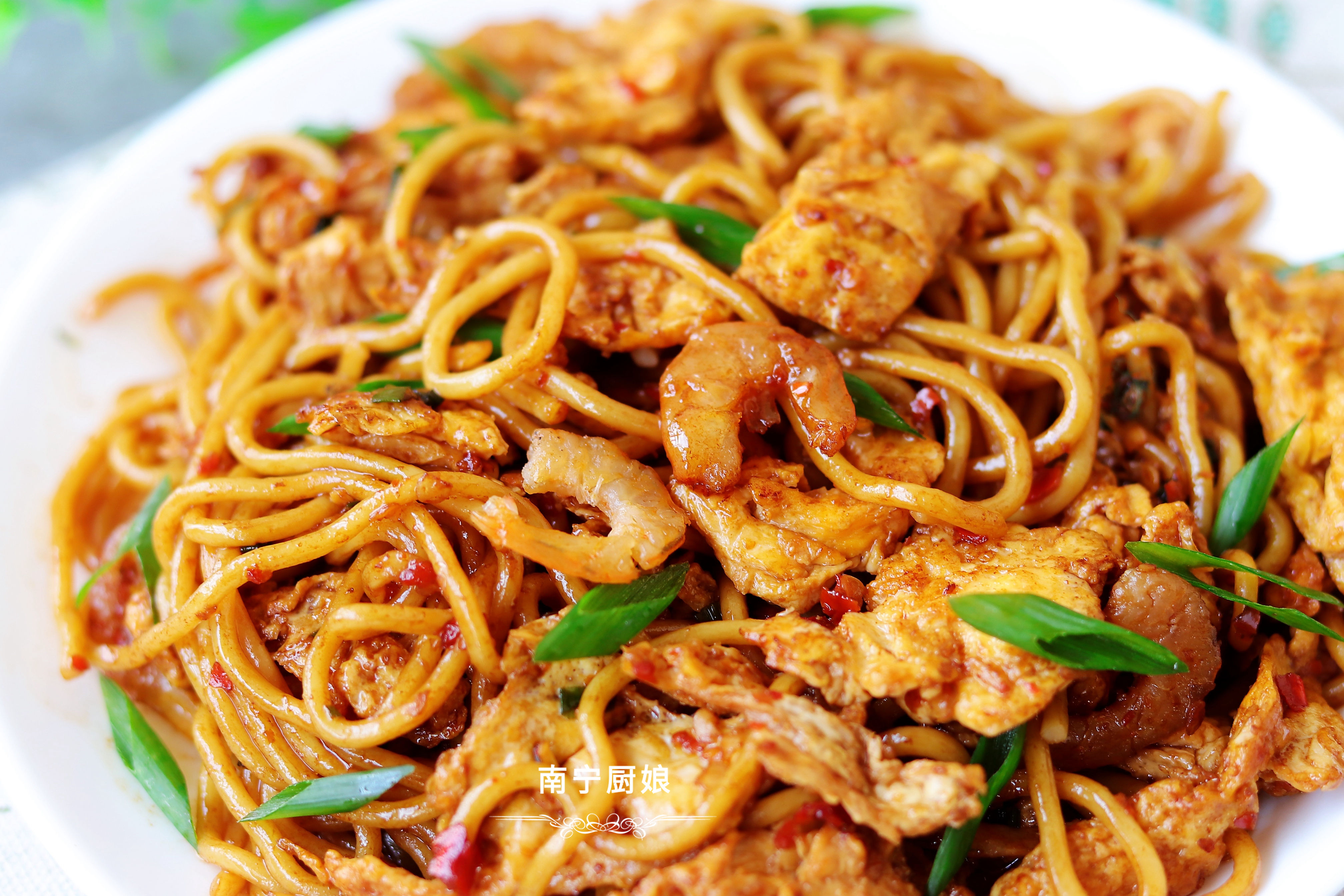 做炒麵很多人第一步就做錯了，難怪不好吃，酒店大廚教你正確做法