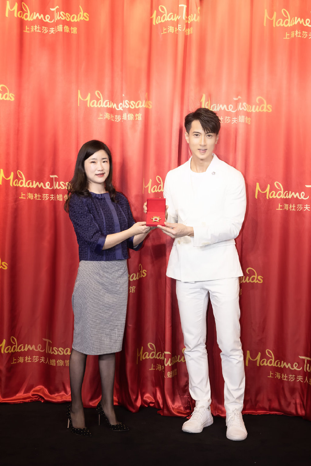 吳尊入駐蠟像館，成館內首尊仿生臂肌蠟像，和自己掰手腕一較高下