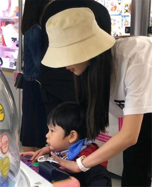 有种“发育过猛”叫小海绵，三岁个头已到杨颖