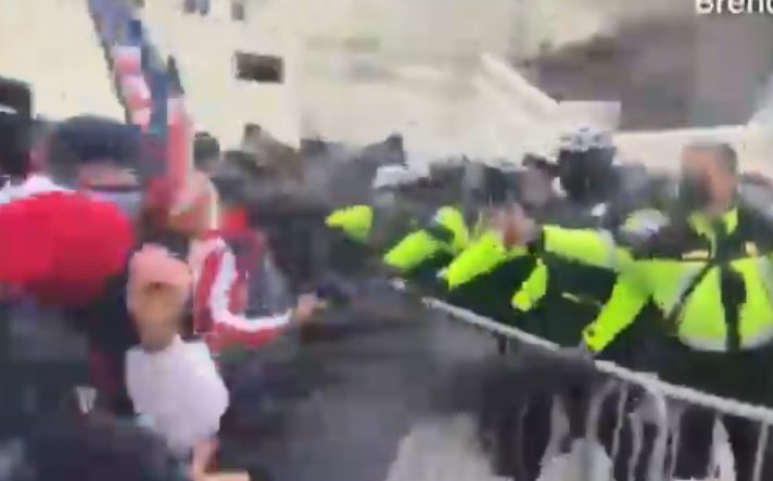 佩洛西叨叨的美麗風景線，終於在自己的辦公室上演