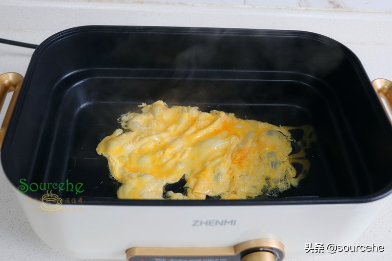 蛋炒飯時多加一步，米飯變金黃色，粒粒分明潤而不膩，出奇美味