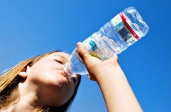 中国瓶装水界的销量冠军，超越怡宝、百岁山，