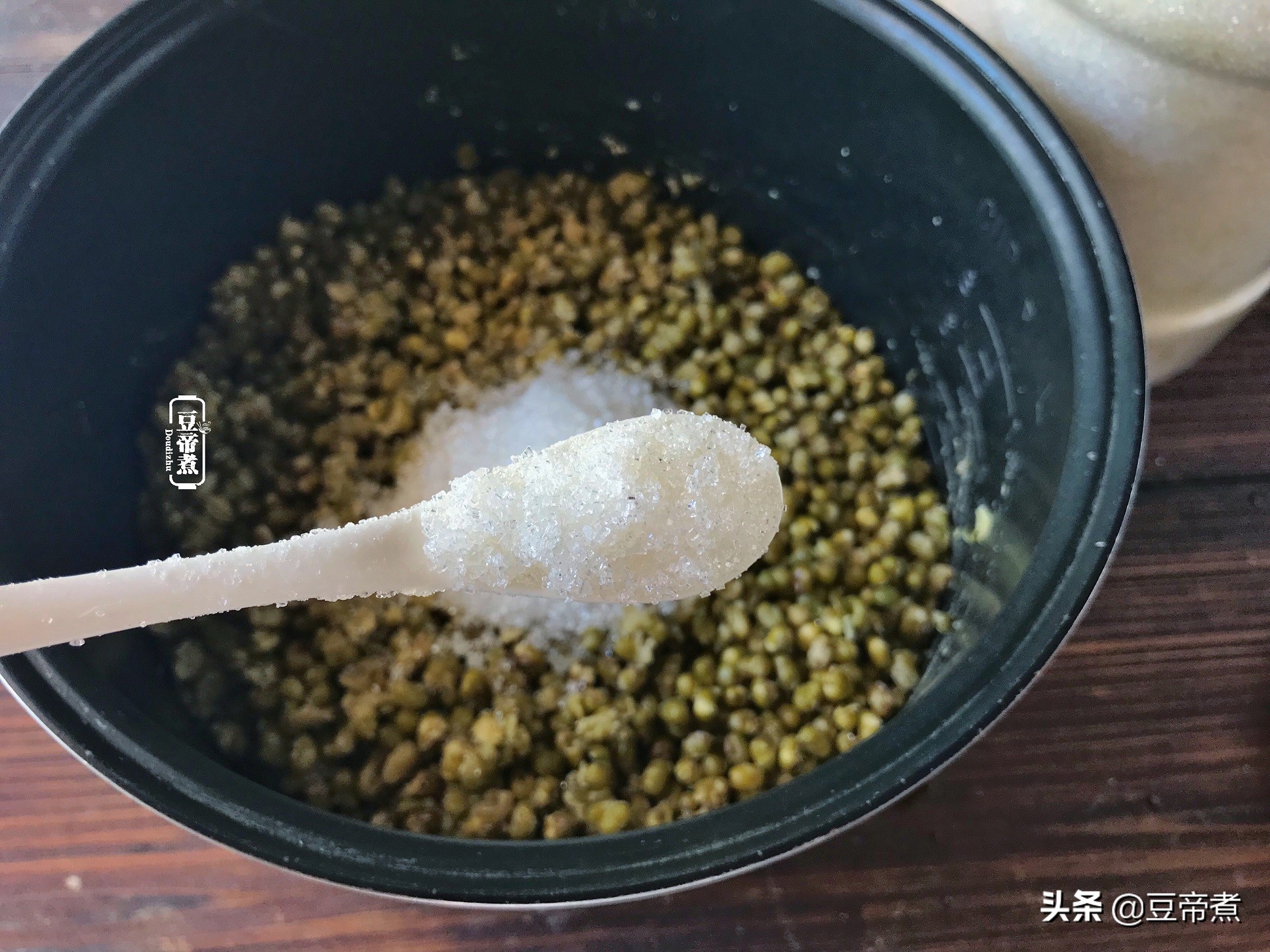 消暑解渴的绿豆汤，为何煮出来不翠绿，因为从第一步开始你就错了