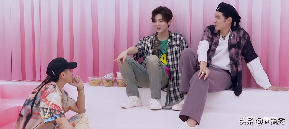 “归国四子”三人合体只差张艺兴，回忆暴露几