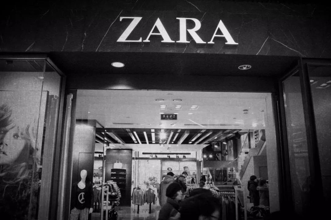 从三年关店8000家到一年狂卖100亿，波司登经历了什么？