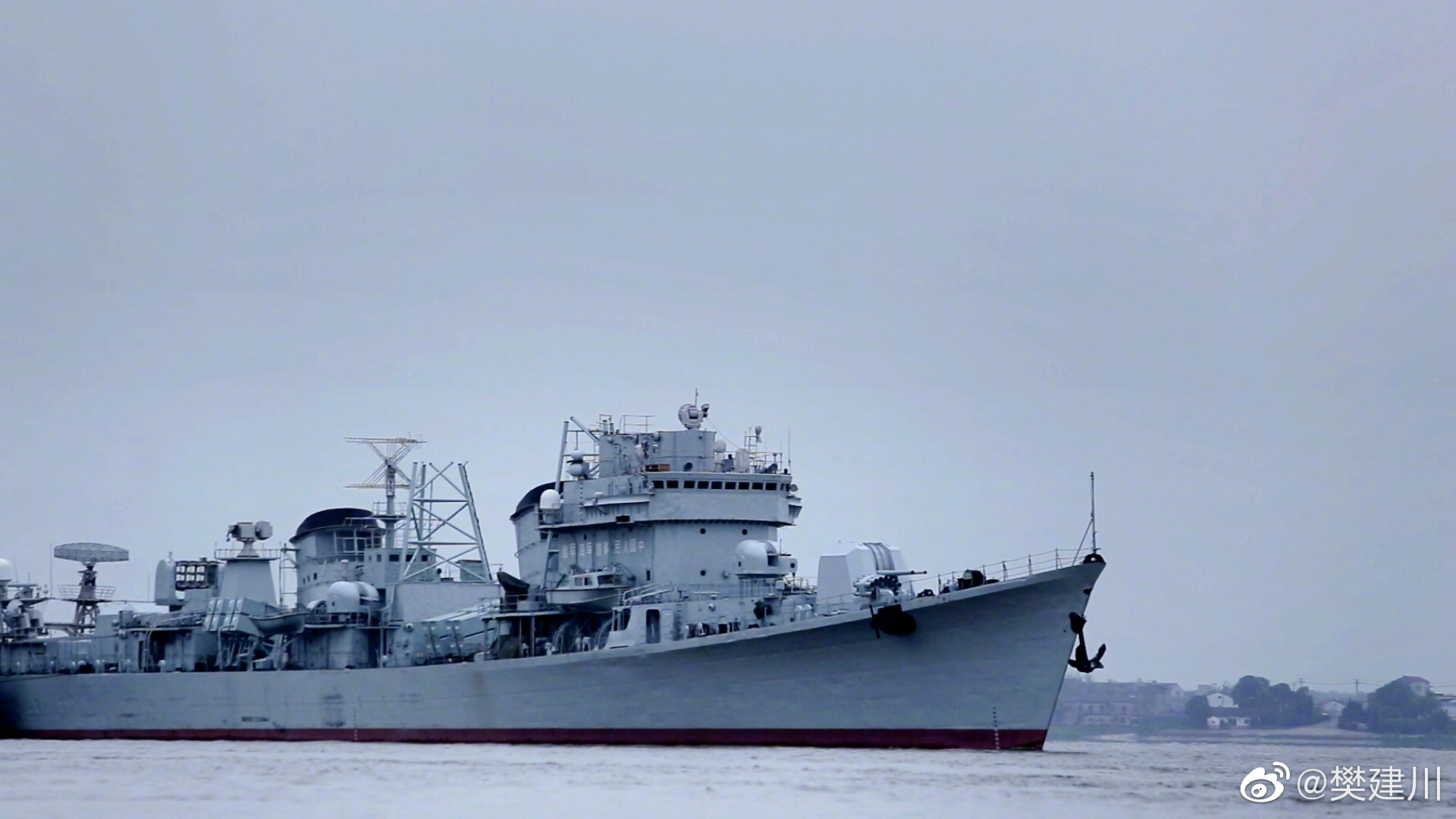 退役珠海舰前往重庆，长江沿线居民“护航”，暂时无法对外开放