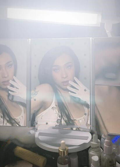 伊能静全力支持儿子事业，与哈利团队合影超自信，状态不输小年轻