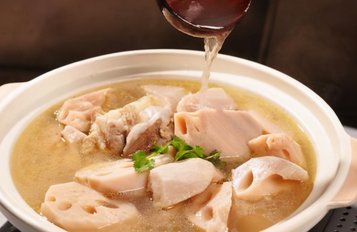 图片[1]-莲藕炖排骨做法步骤图 肉嫩汤鲜-起舞食谱网