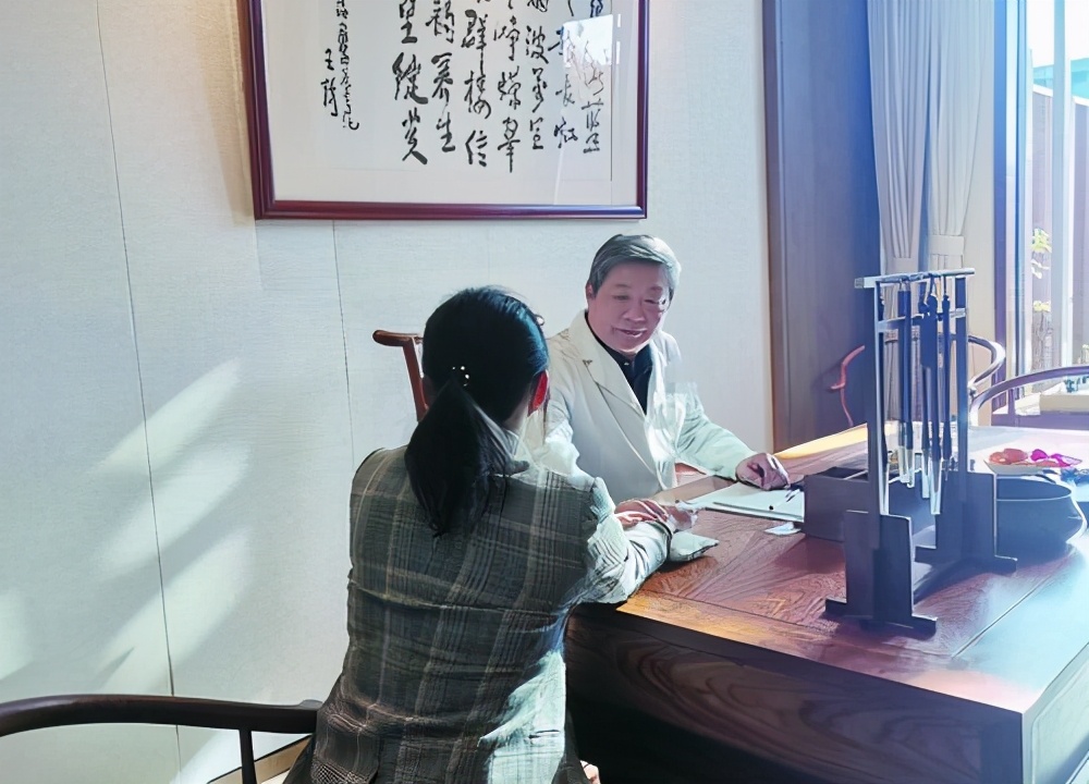 威海中医药三经传承沙龙研讨会及名医义诊活动举行 名医汇聚 共促中医药发展