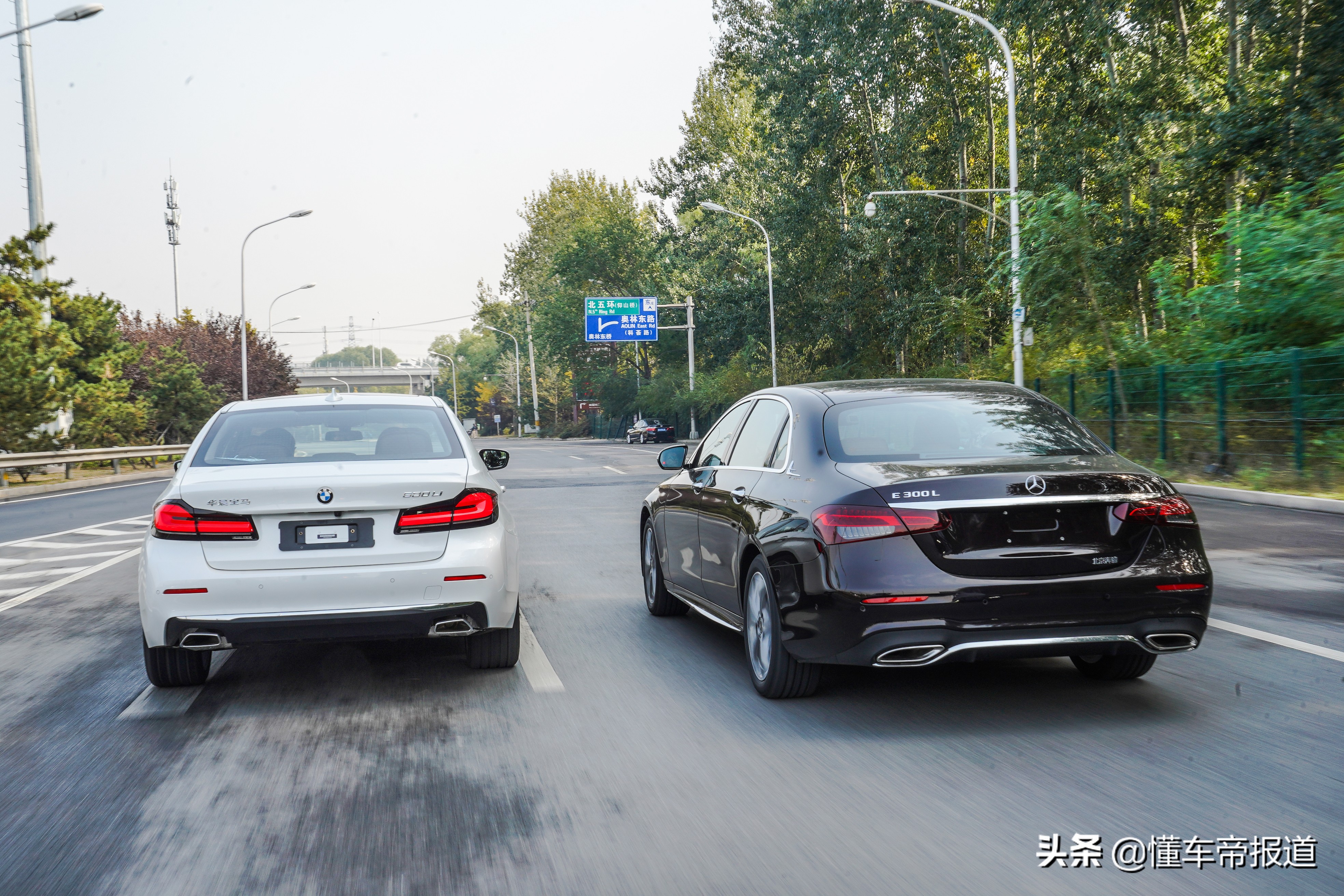 新车 | 宿敌对决！首试2021款宝马5系对比奔驰E级
