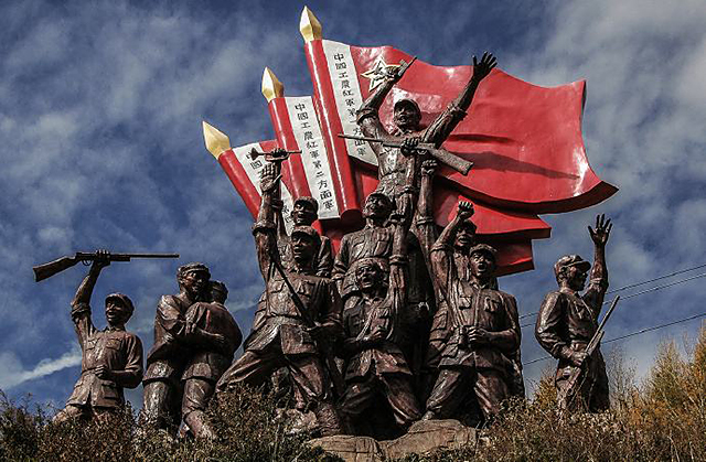 "长征"这个词，是谁第一个提出的？三次