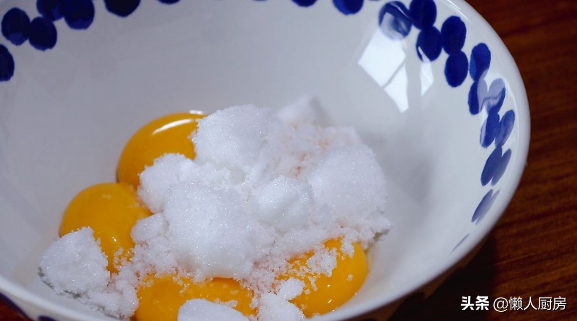 雞蛋和澱粉一起炒，不粘勺子，不粘盤子，吃起來軟糯香甜