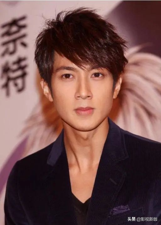 吳尊曬一雙兒女，吃相誇張又搞笑，稱一​​家幸福食神