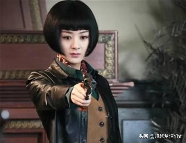 刑场上，她笑对刽子手说，拜托打准点，别让我