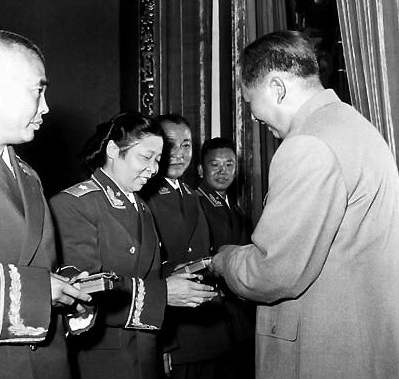 李贞：从童养媳到开国少将，一生经历3次婚姻，