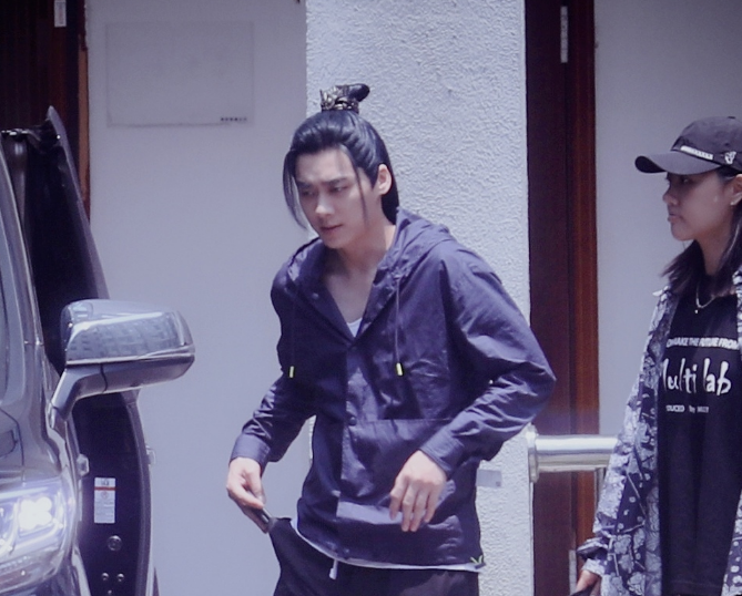 李易峰新剧《镜双城》已有路透，演员阵容强大