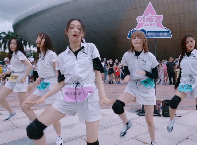 创3快闪路演，离开华美舞台，王艺瑾自带美颜，张艺凡败给路人