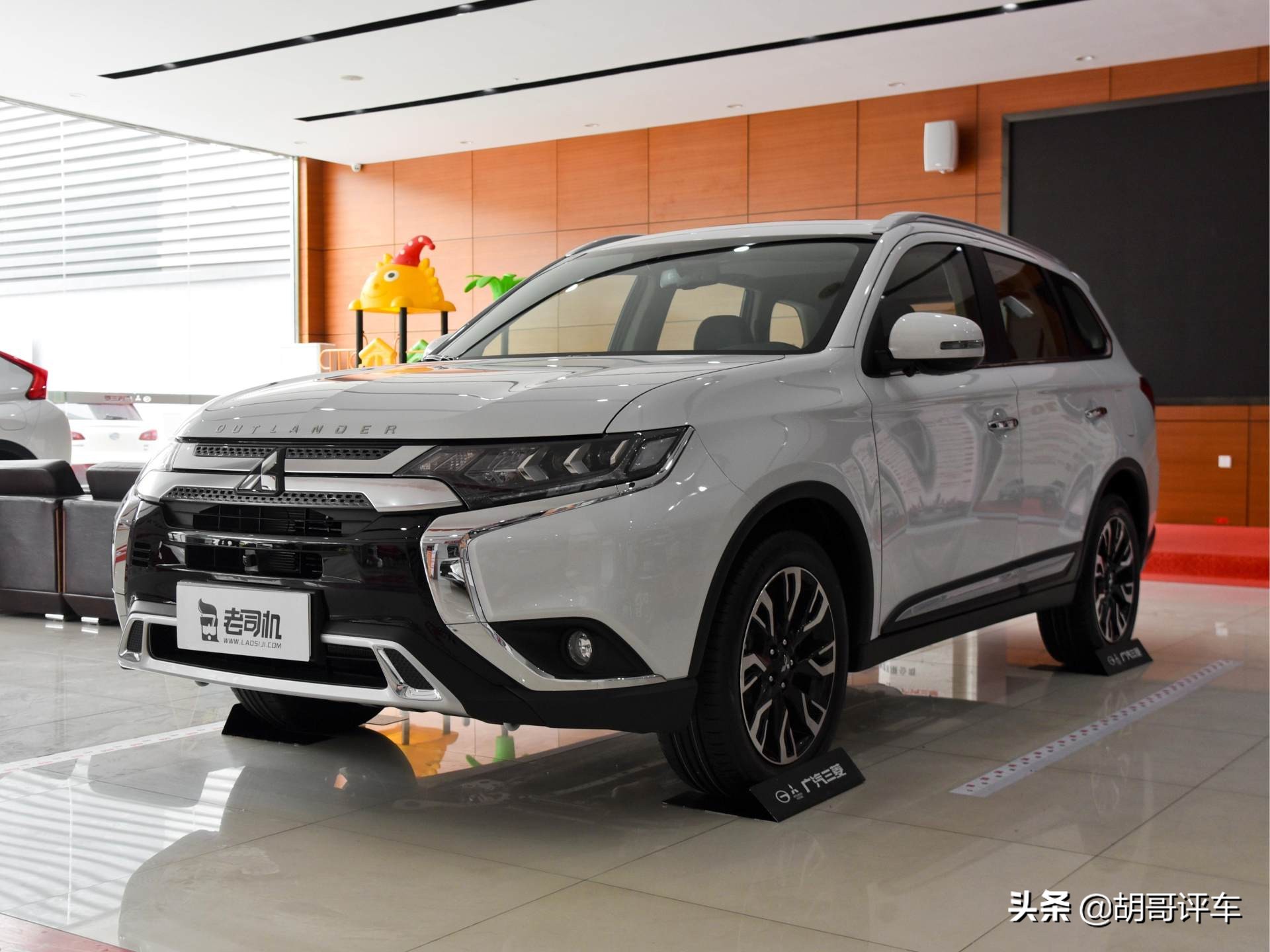 自動擋 四驅 大空間的日系suv 實拍三菱歐藍德 胡哥評車 Mdeditor