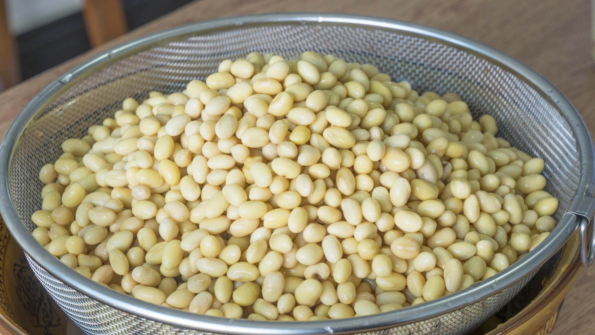 在家做豆腐，2斤黃豆出8斤豆腐，健康零添加，做法簡單又好吃