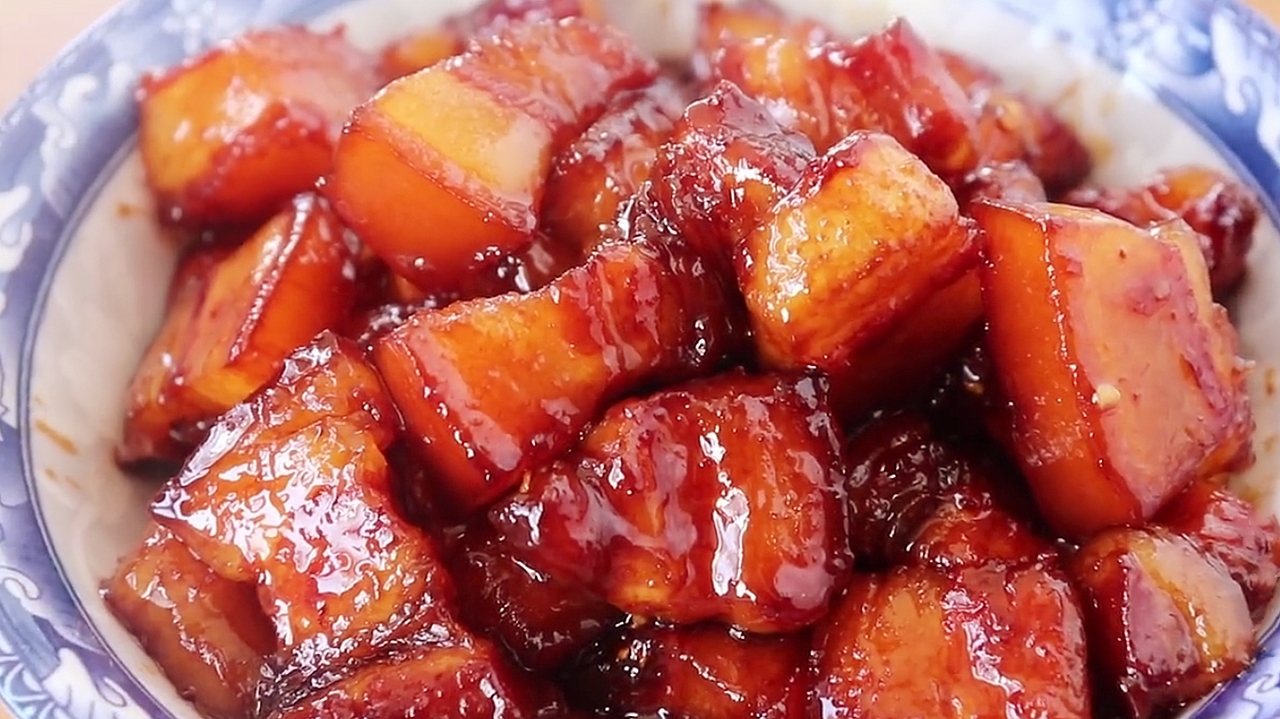 廚師教你紅燒肉的做法，軟糯香甜，肥而不膩，過年吃著真香