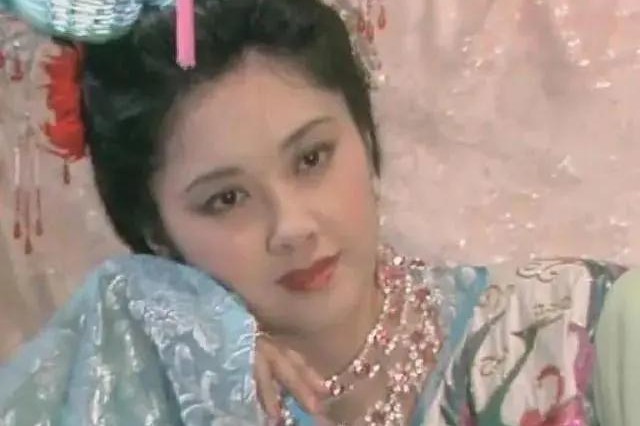 曾被奉为是中国第一美女，可惜结婚两次却未生