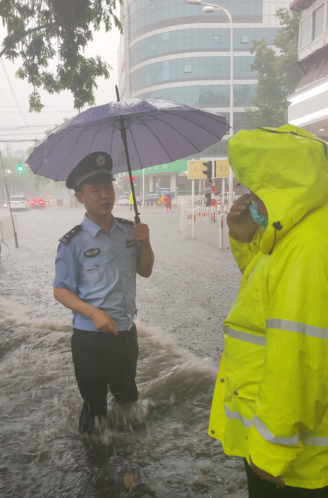 汛情就是命令 邯郸市交巡警支队全力保障全市道路交通安全畅通