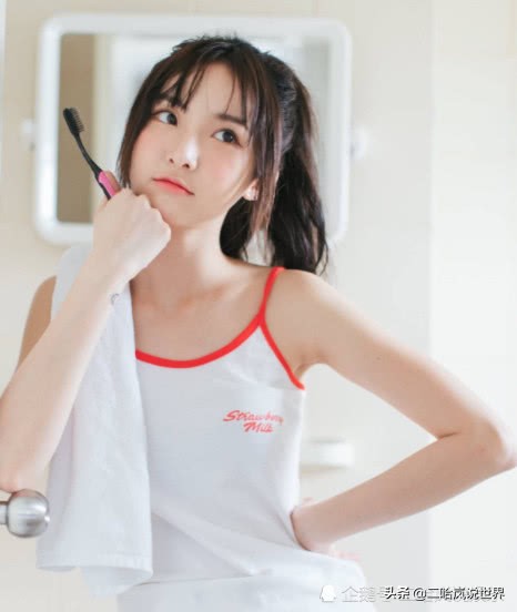 创3郑乃馨18岁有多清纯？穿上吊带那刻，全网女