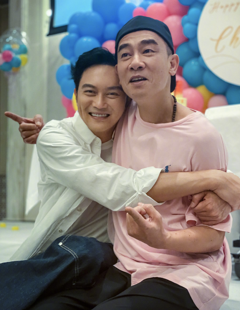 张智霖为袁咏仪庆生，甜喊“美女”祝其美貌如花，自己赚钱养家