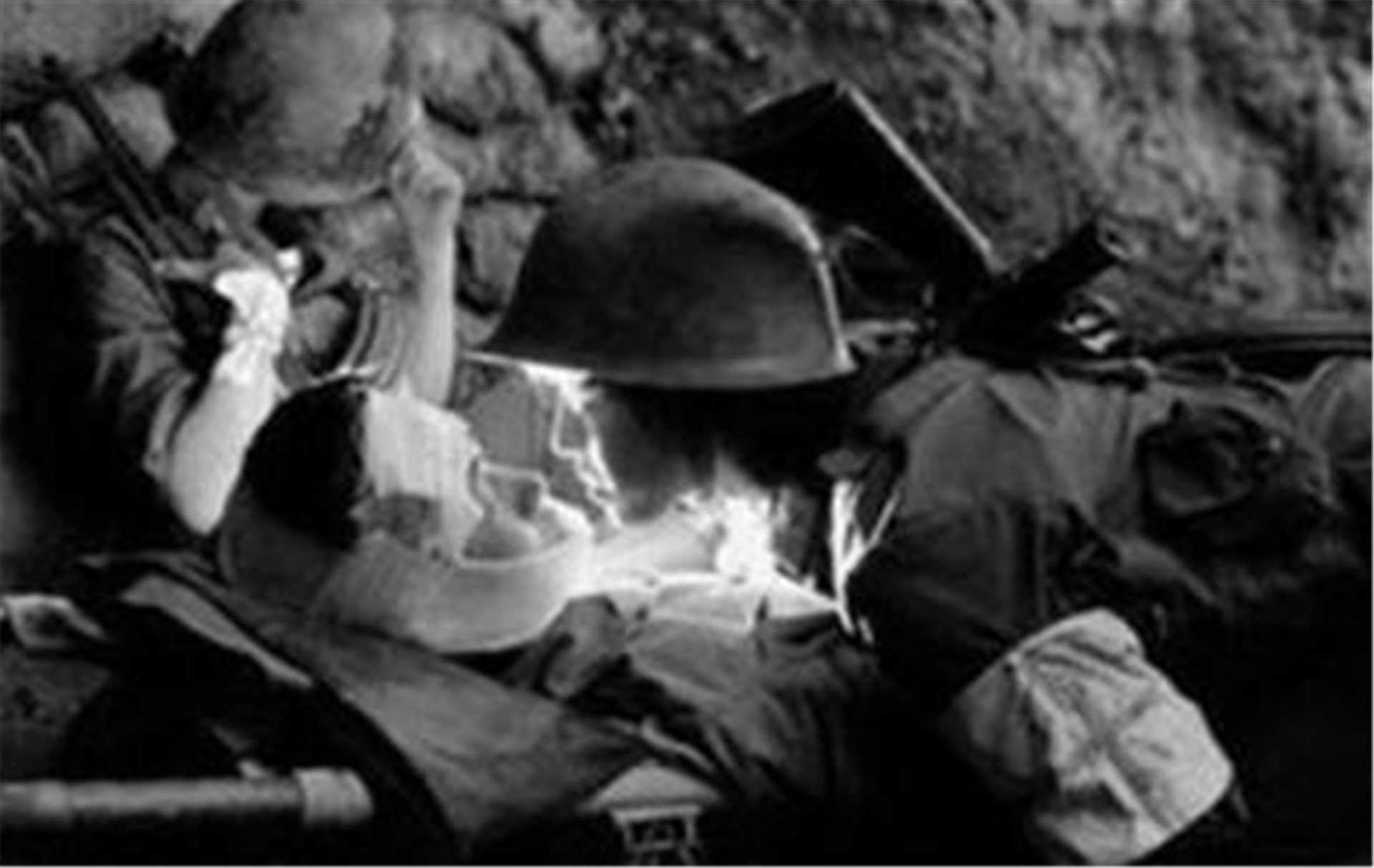 19岁小战士牺牲前，向女护士提出一个请求，女护