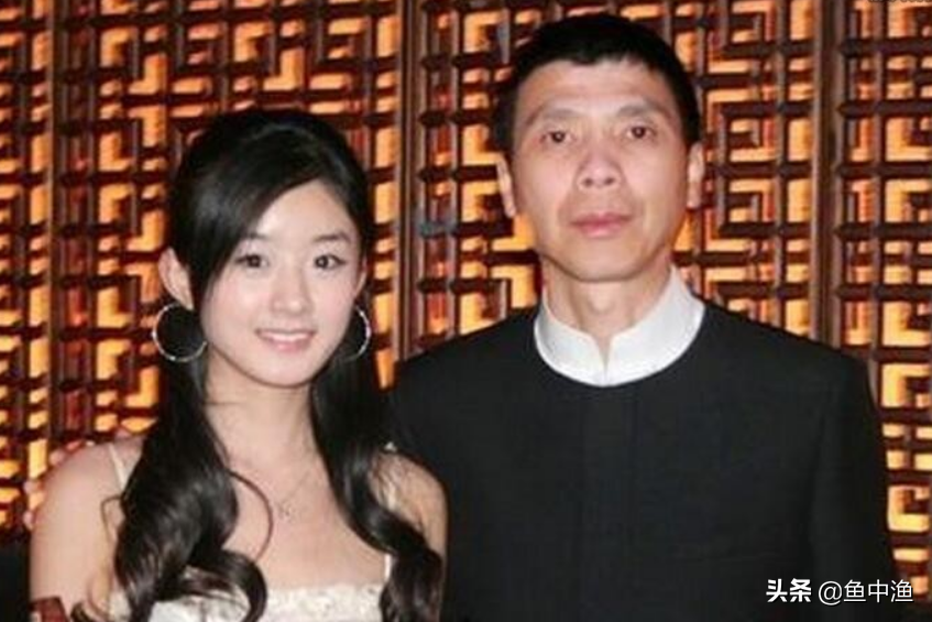 “清纯小花”赵丽颖的心酸上位史，和她生命中3个因戏生情的男人