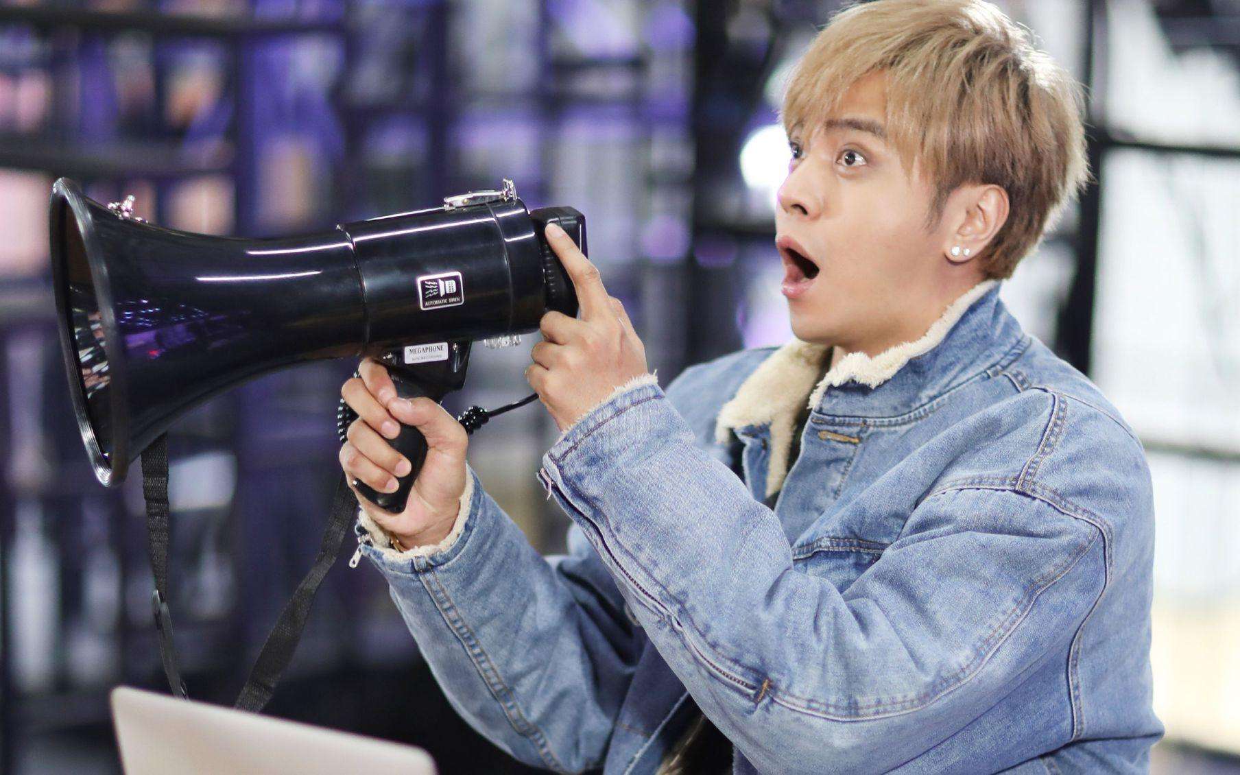 《极挑6》首播口碑就崩了，被嘲强行煽情，节目