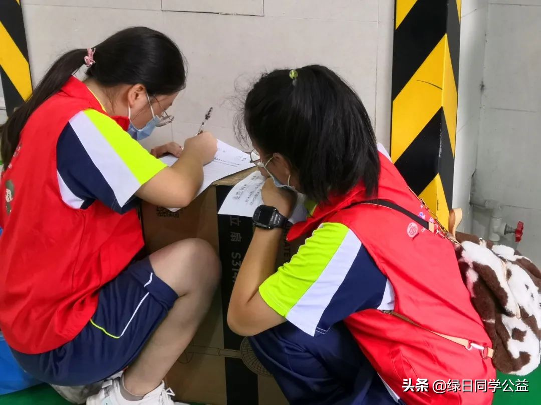 小天使们与“单身汉”“约会”了——记红色文化小天使慰问消防救援员