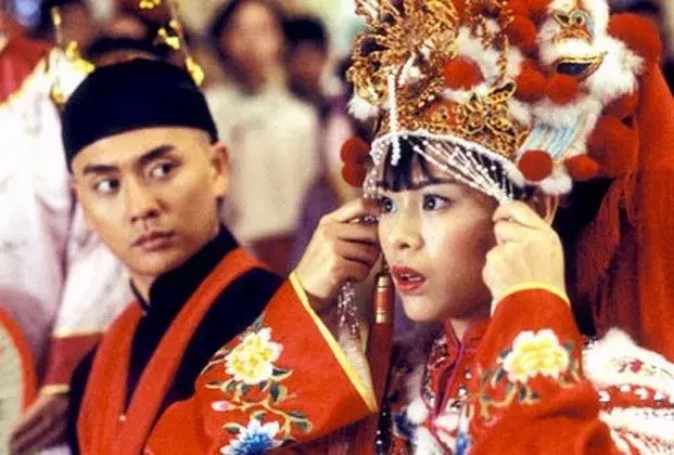 胡杏儿:当年当上港姐也被骂,如今却逆袭成了时尚女王