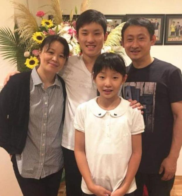 张本智和13岁妹妹夺冠！身材高挑颜值一般，会是