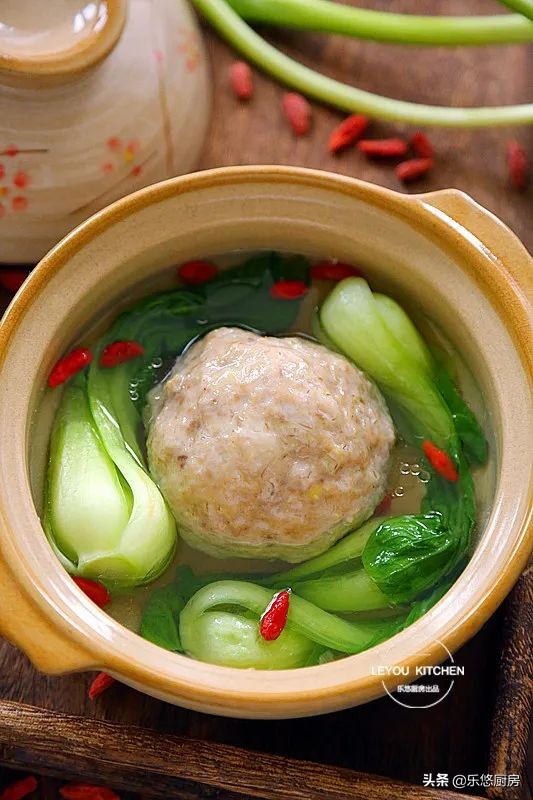 餐廳訂年夜飯，常點的一道大菜，不煎不炸，蒸熟就可以上桌